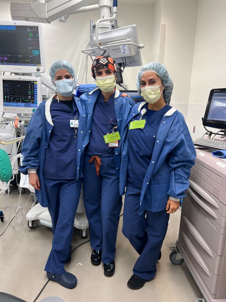 OR team preparing for case